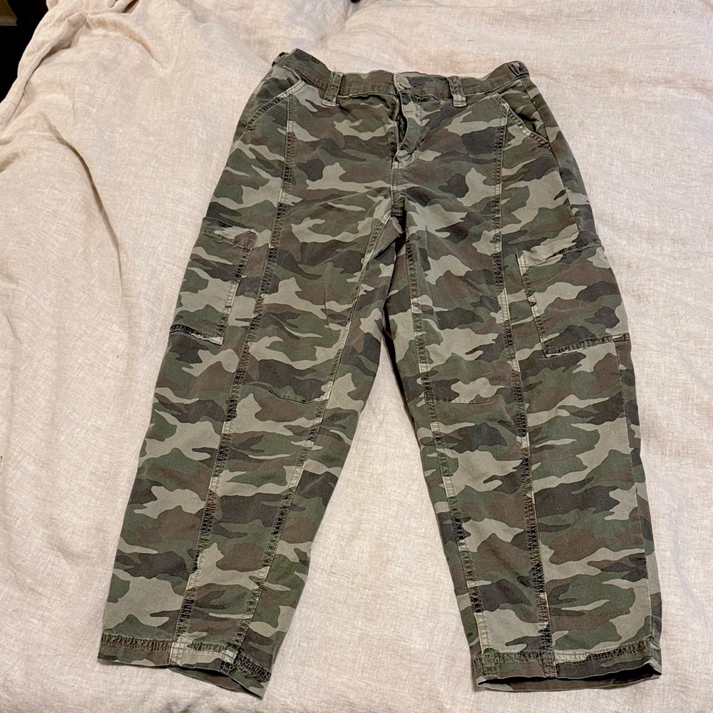 NWOT American Eagle Camouflage stretch Barrel Cargo Pants Short